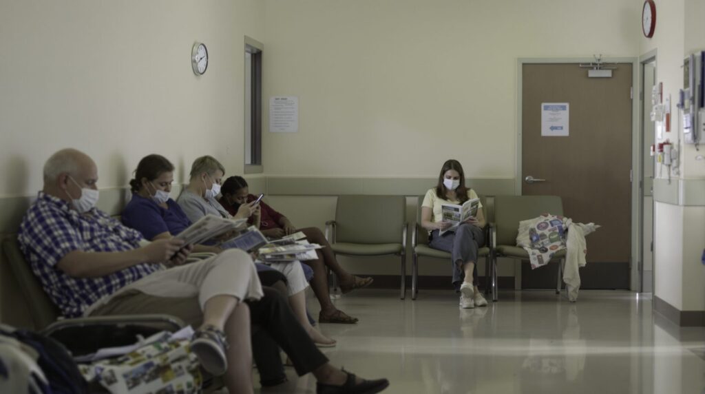 Comprendre les délais médicaux : entre inquiétude légitime et patience nécessaire